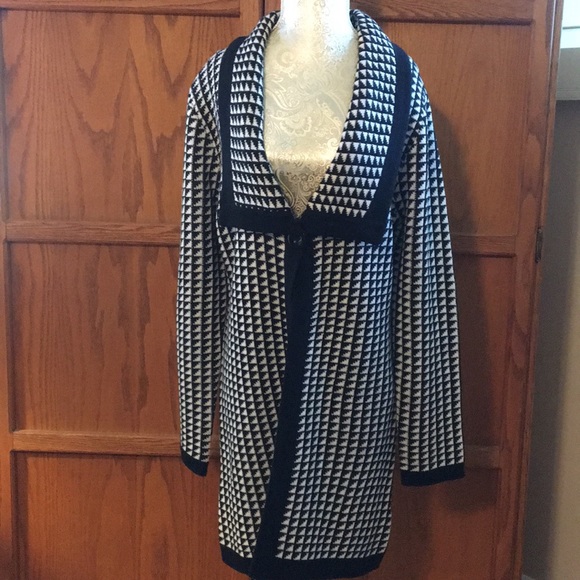 Avette Houndstooth Sweater NWT - Picture 3 of 8